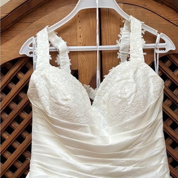 Beautiful new Wedding dress with tags - Picture 2 of 11